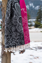 Load image into Gallery viewer, Floral Turkish Towel